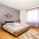 Paola Apartment *