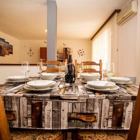 Apartament Paola *