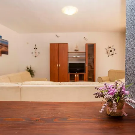 Apartment Paola Pula