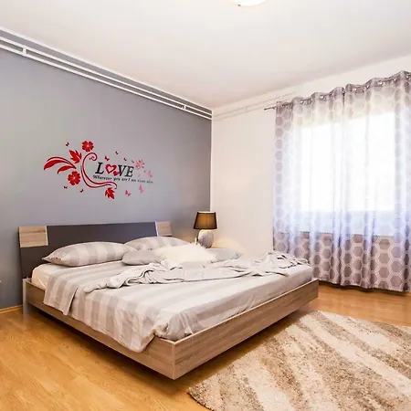 Paola Apartment *