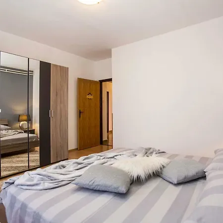 Paola Apartment *