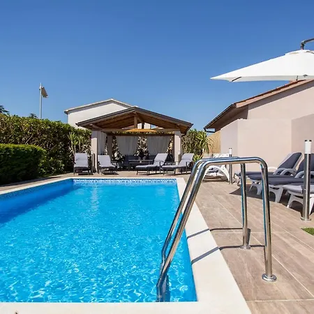 Apartment Paola Pula